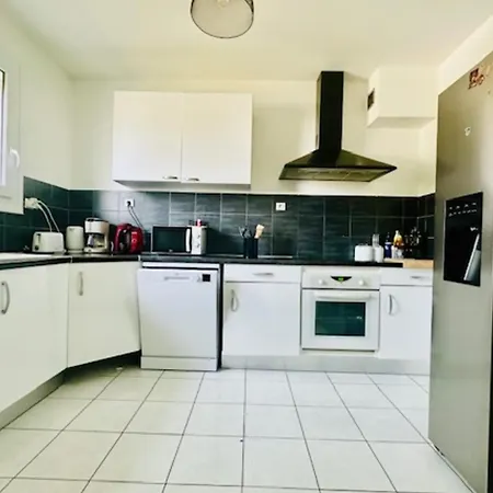 Bright House In Comfort Up To 6! Сasa de vacaciones *