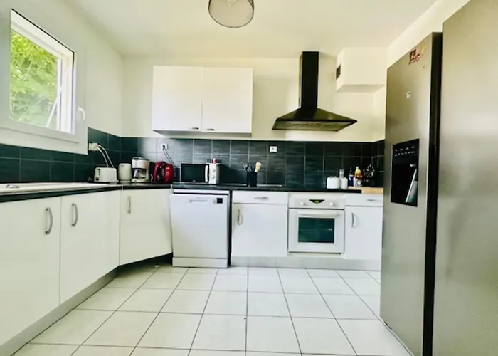 Bright House In Comfort Up To 6! Сasa de vacaciones *