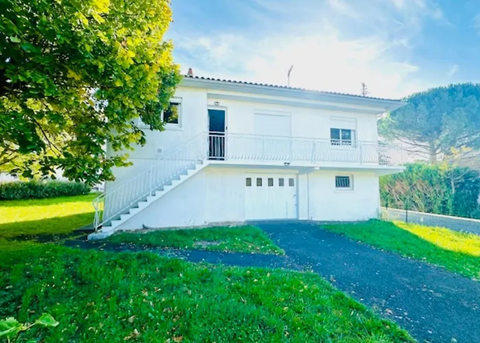 Bright House In Comfort Up To 6! Сasa de vacaciones *